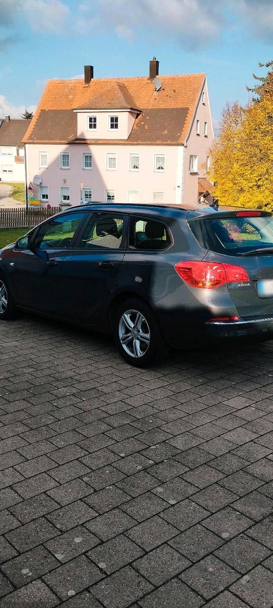 Opel Astra 2013 — interior