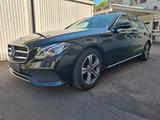 Mercedes-Benz E 220dT AVANTGARDE TAXI BEI MERCEDES-SCHECKHEFT - Mercedes-Benz E 220 mit Diesel-Antrieb: Taxi