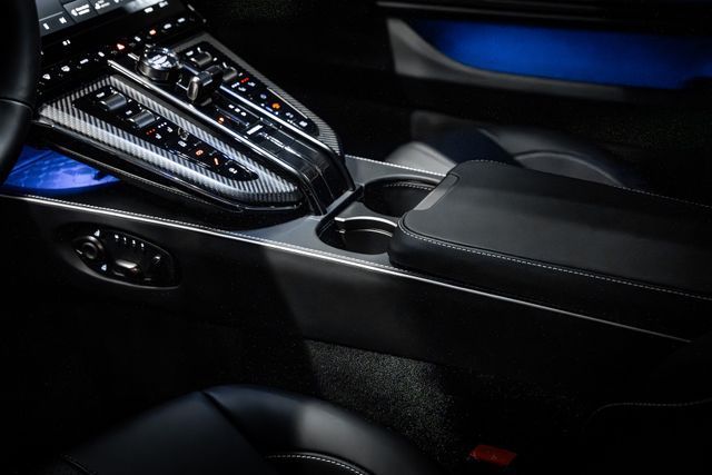Fahrzeugabbildung Aston Martin V8 Vantage MY25 BOWERS&WILKINS|SAMMLERFAHRZEUG