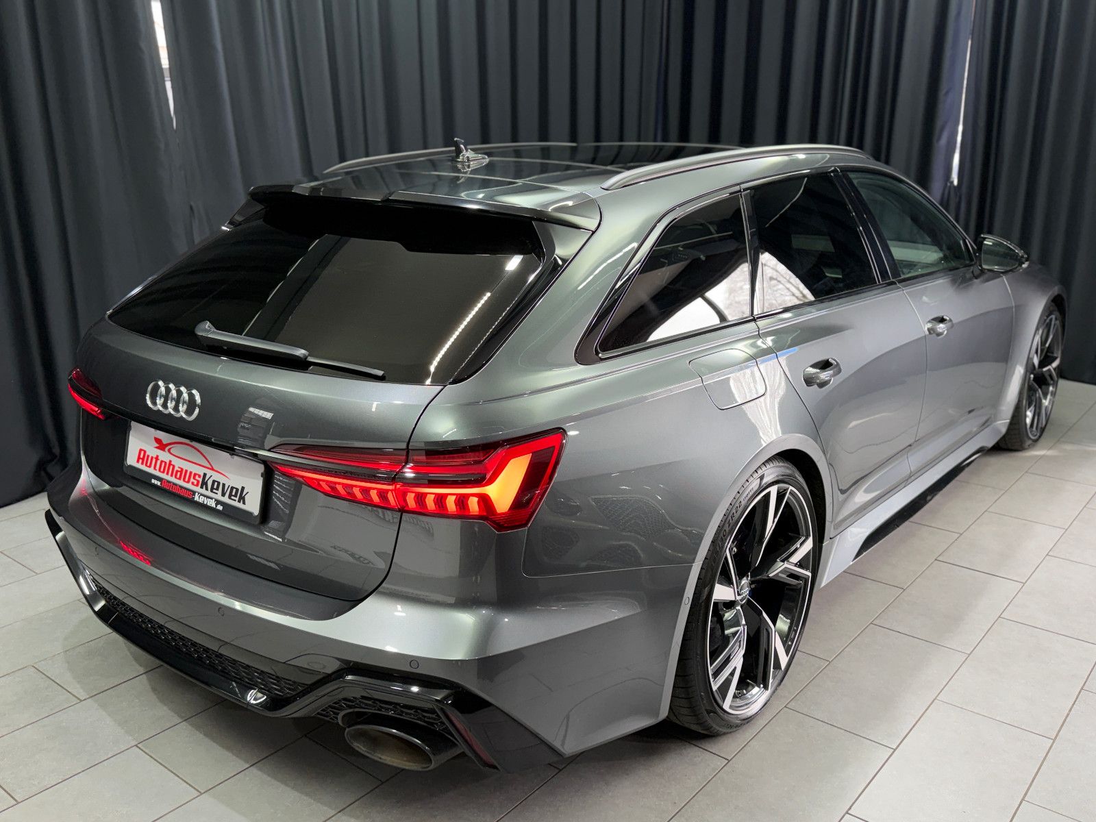 Fahrzeugabbildung Audi RS6 Avant 4.0 TFSI quattro |KERAMIK|B/O