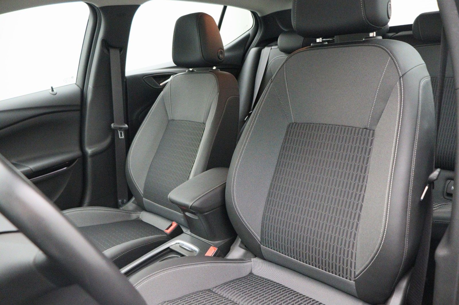 Fahrzeugabbildung Opel Astra K 1.5 Lim. Elegance LED KAMERA LDA NAVI