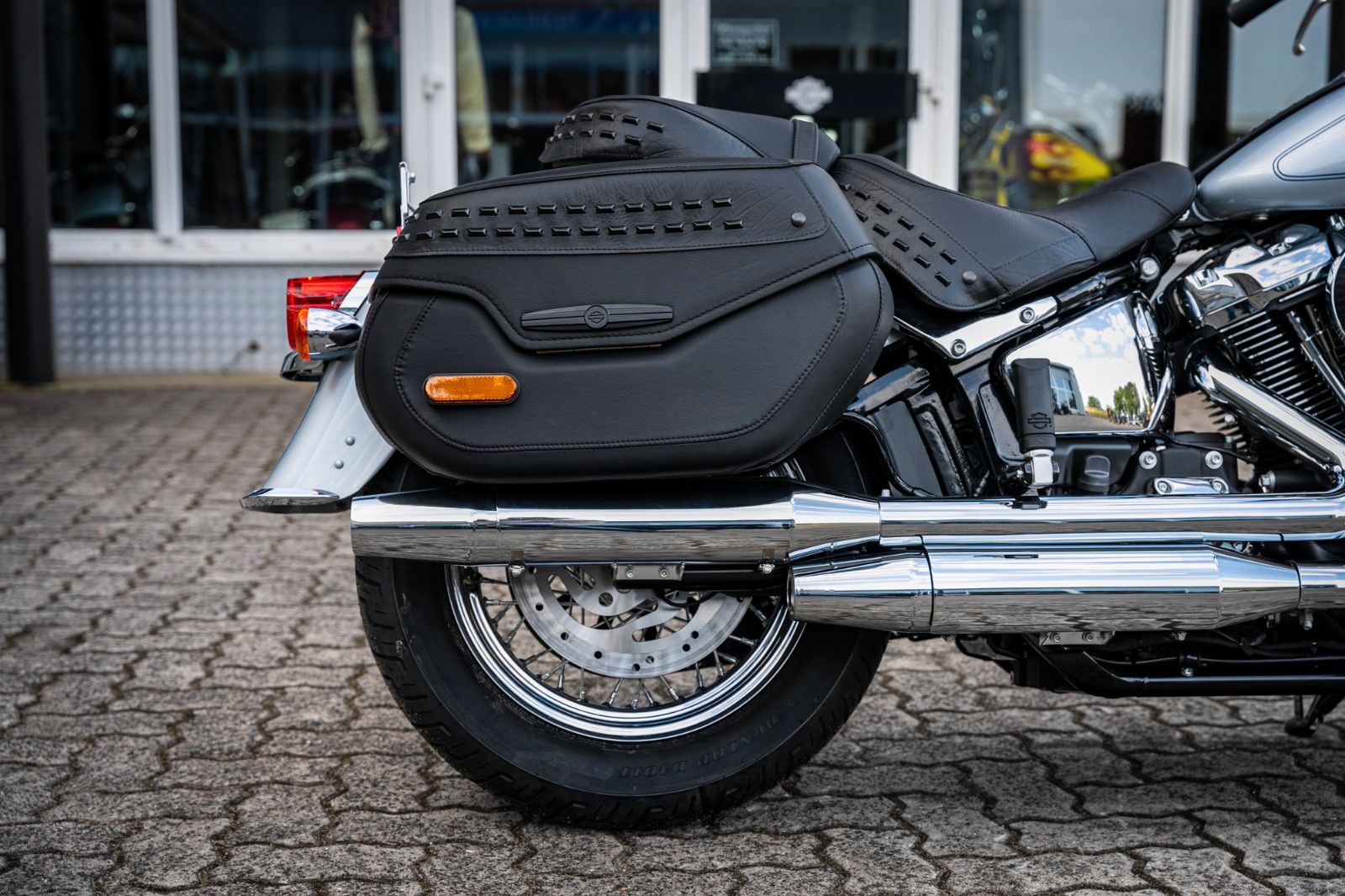 Fahrzeugabbildung Harley-Davidson HERITAGE CLASSIC FLHCS MY23 - Sofort verfügbar!