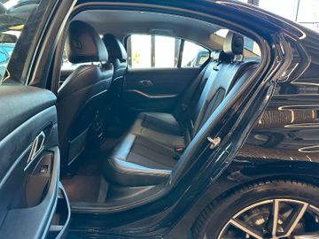MYAUTOCENTER – Gebraucht- und Jahreswagen mit Werkstattservice in Pfaffenhofen BMW 330 *1-HAND*SERVICETÜV NEU*KEYLESS*LED*M-SPORT*