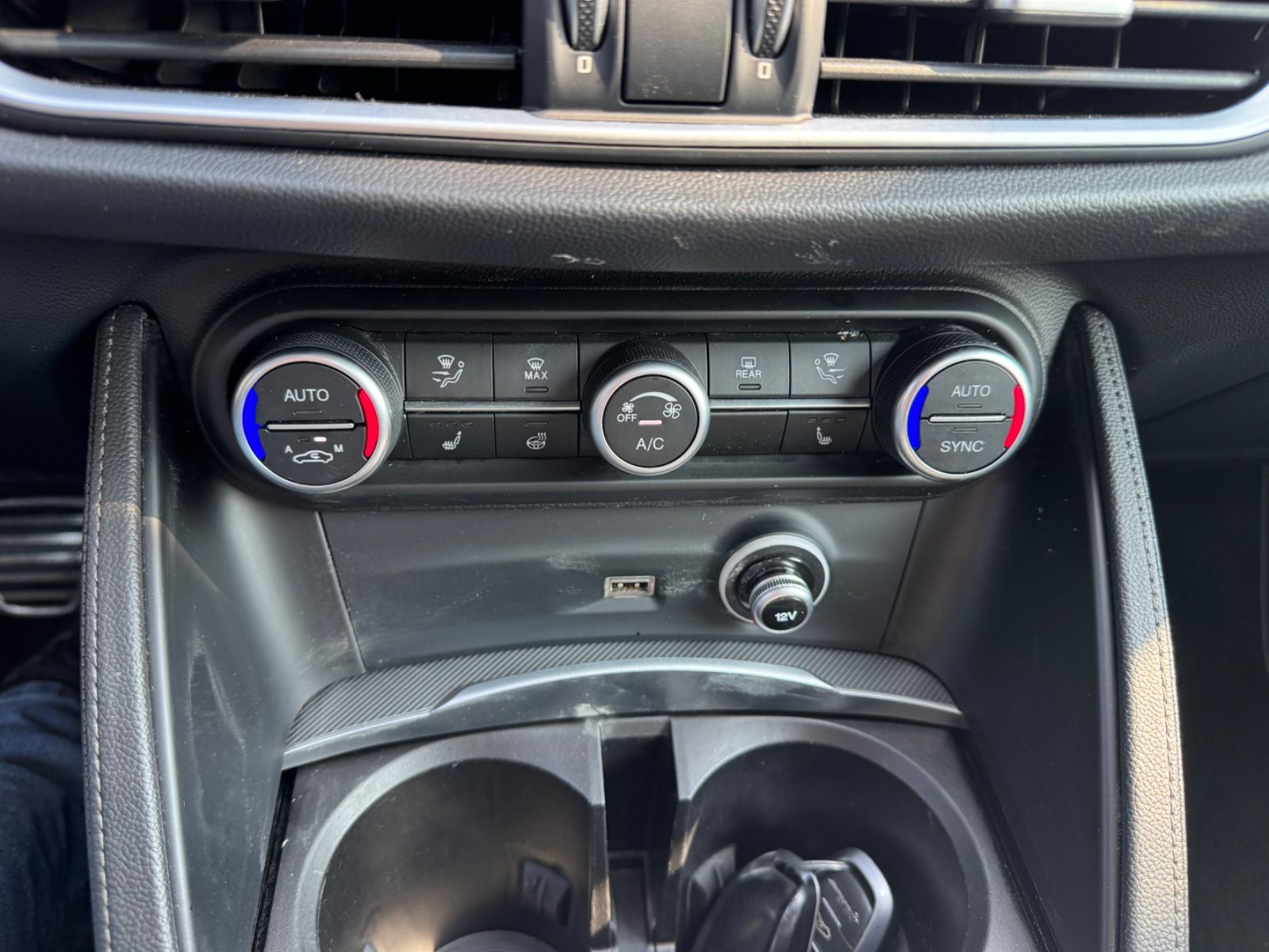 Fahrzeugabbildung Alfa Romeo Stelvio Veloce Q4 Panorama+Leder+LED+Navi+Kamera