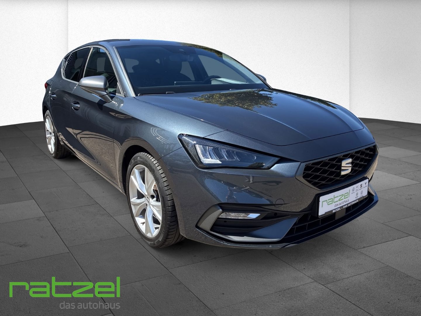 Fahrzeugabbildung SEAT Leon FR 1,5 eTSI 110 AHK Navi LED Digitales Cock