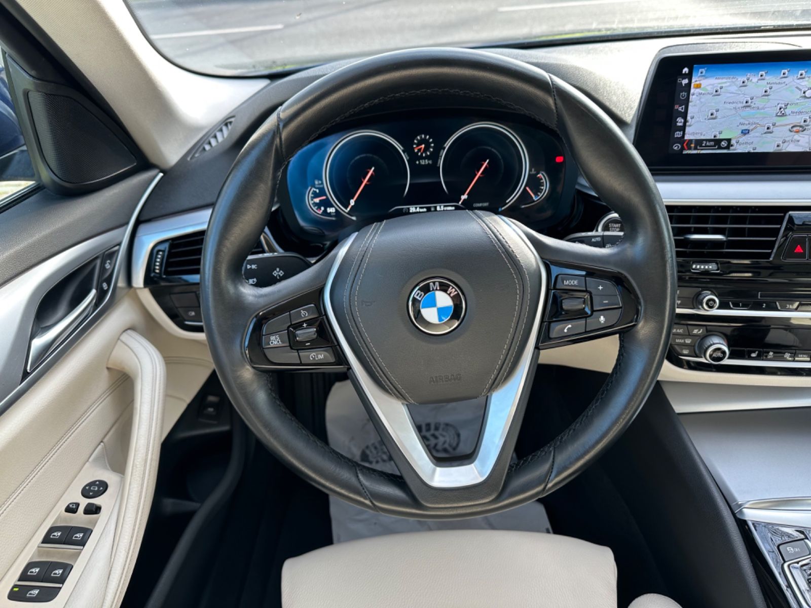 Fahrzeugabbildung BMW 530d xDrive*HeadUp*Softclose*AHK*Totwinkel*