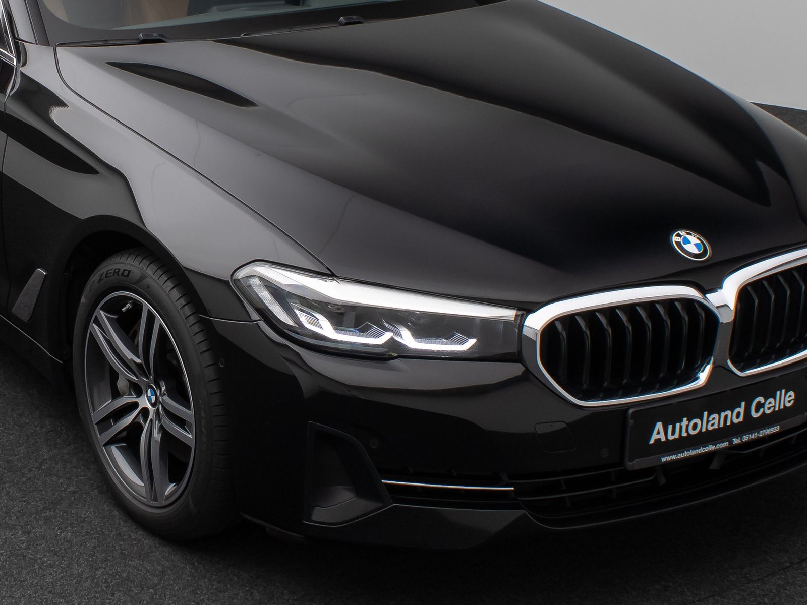 Fahrzeugabbildung BMW 530d  xD Panorama Kamera DAB HiFi AHK Alarm ACC