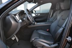 Fahrzeugabbildung Volvo XC60 B5 AWD R-Design*B&W*PANO*22"*Polestar*BLACK