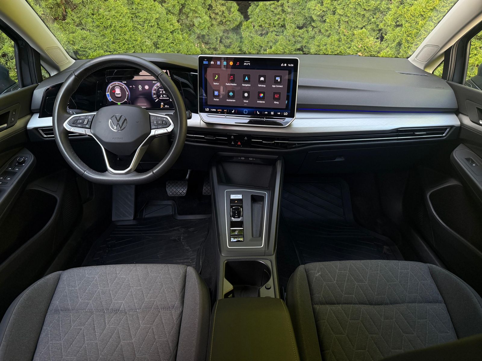 Fahrzeugabbildung Volkswagen Golf Lim. 2.0 TDI DSG Goal LED+KAM+ACC+SHZ+CARPL