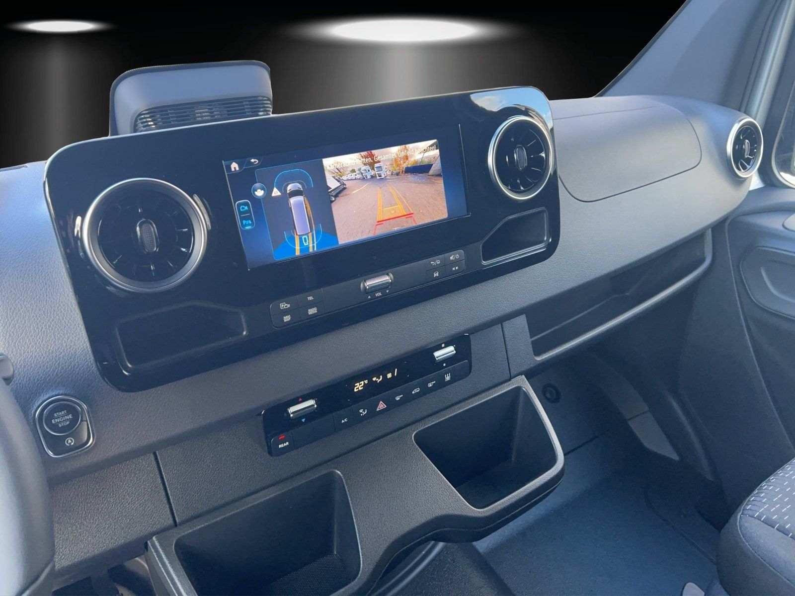 Fahrzeugabbildung Mercedes-Benz Sprinter 317 CDI 9G-Tronic LED Colorglas SiHeiz