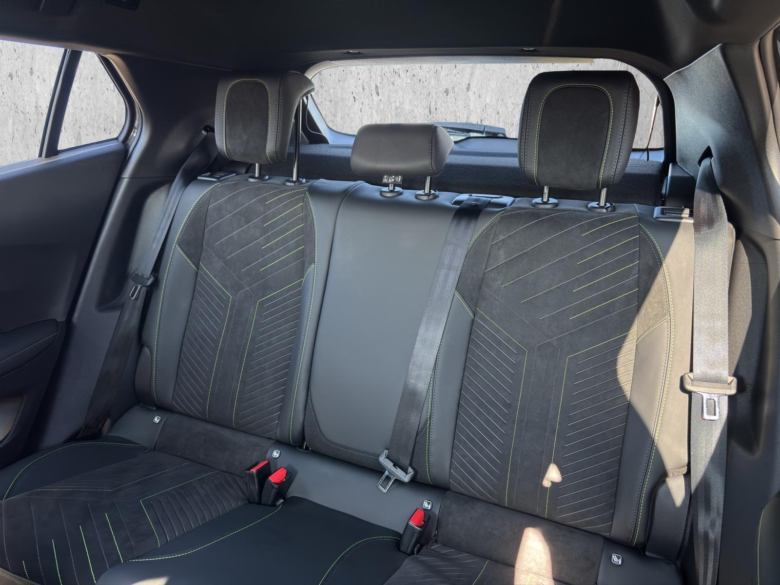 Peugeot 2008 GT HYBRID 145 e-DSC6 AWR*ACC*NAVI*360°