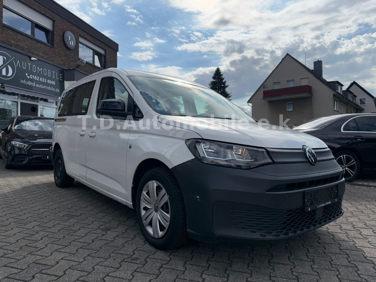 Volkswagen Caddy Basis maxi/Automatik/7 Sitze imagem 3