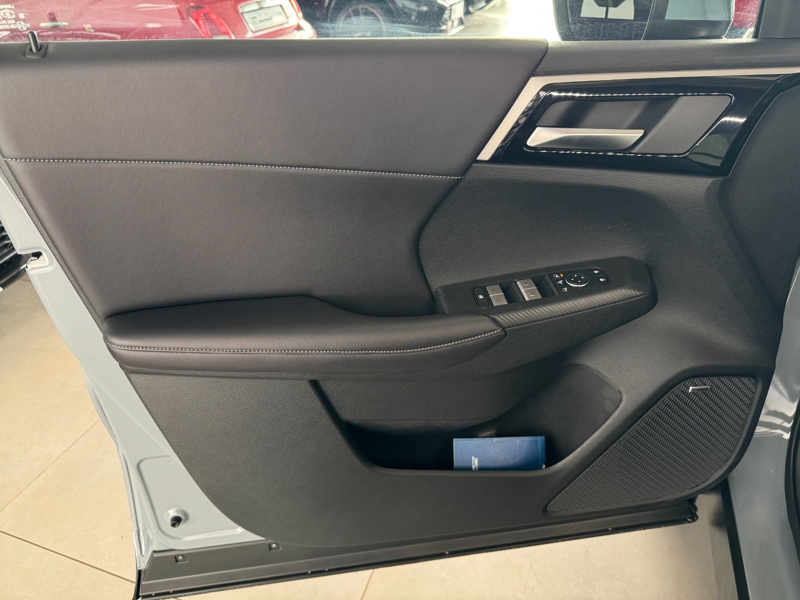 Fahrzeugabbildung Mitsubishi Outlander 2.4 PHEV 4WD Select
