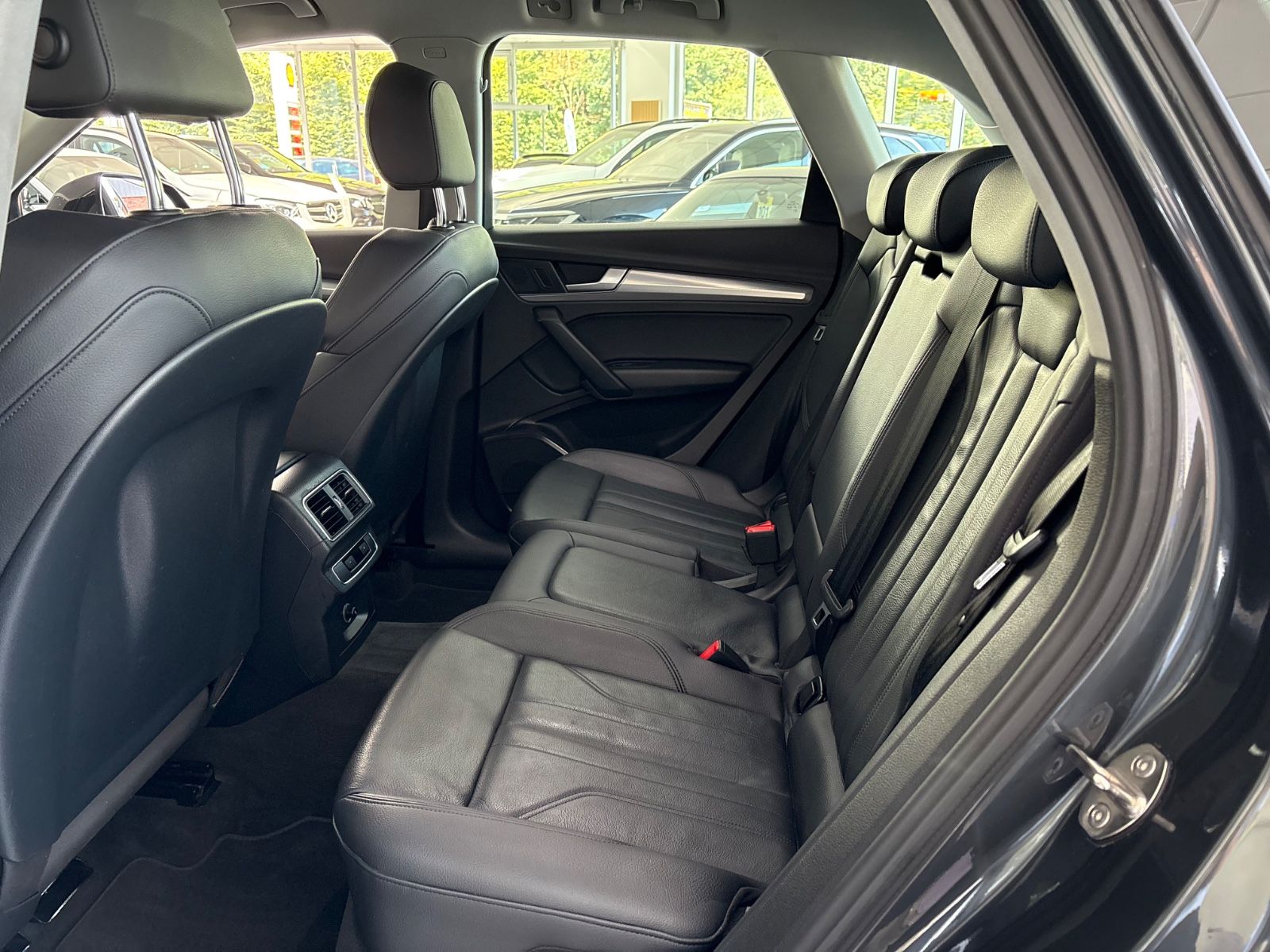 Fahrzeugabbildung Audi Q5 quattro sport