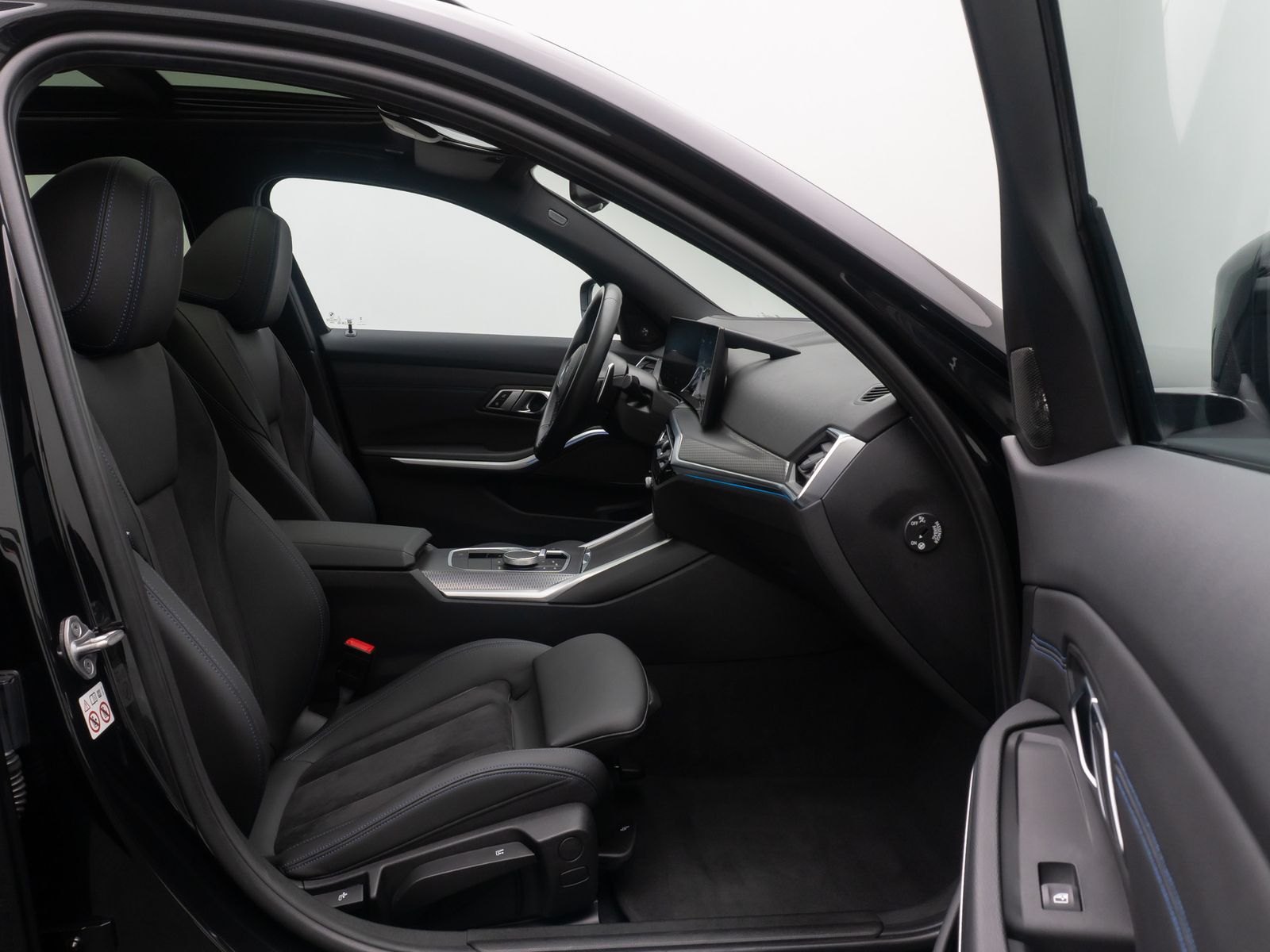 Fahrzeugabbildung BMW 330d M Sport H/K Panorama HUD DAB Alarm 19Zoll