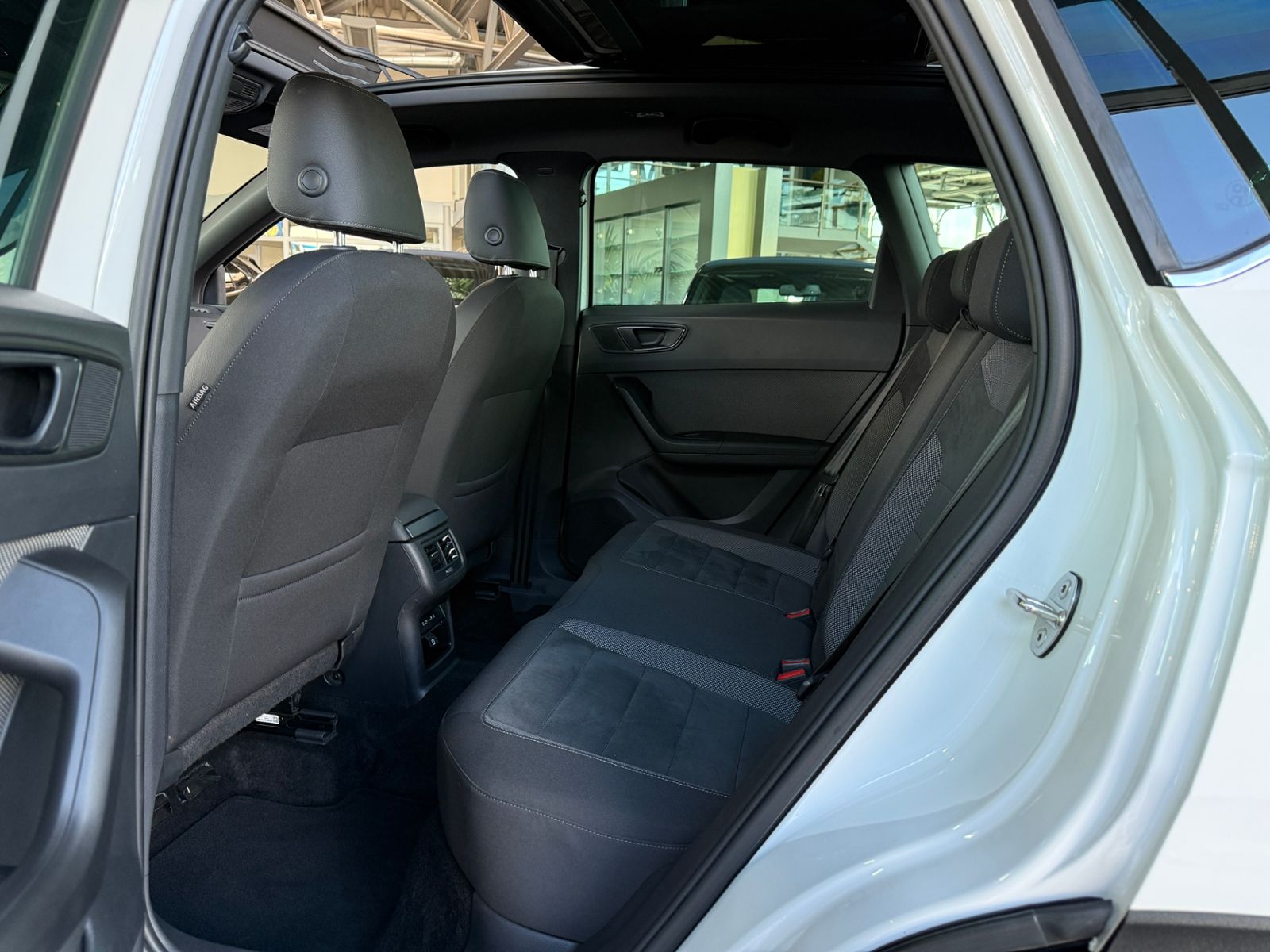 Fahrzeugabbildung SEAT Ateca Xcellence PANO BEATS ACC LED