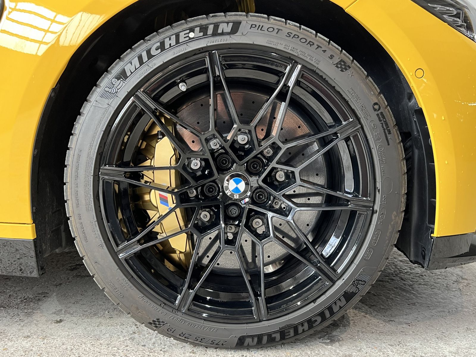 Fahrzeugabbildung BMW M4 Coupé M Carbon Schalensitze M Keramik Bremse