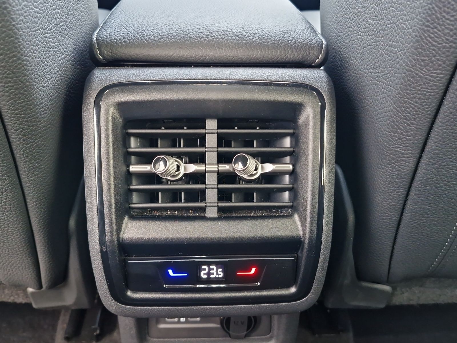 Fahrzeugabbildung SKODA Kodiaq 2.0 TDI  4x4 Selection MATRIX AHZ KAMERA