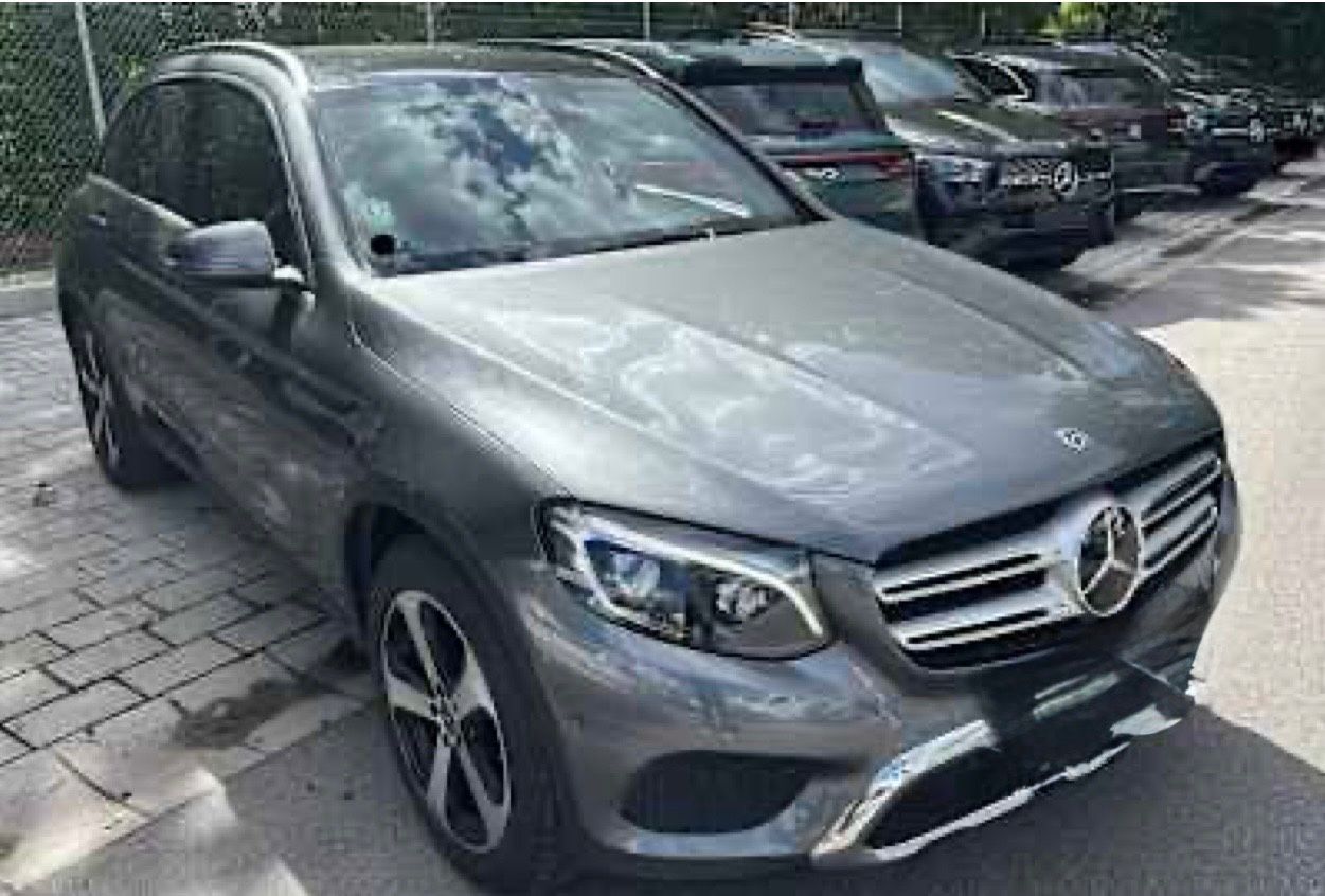 MERCEDES-BENZ GLC 250 d 4M*EXCLUSIVE*PANO*KAMERA*LEDER*AMG