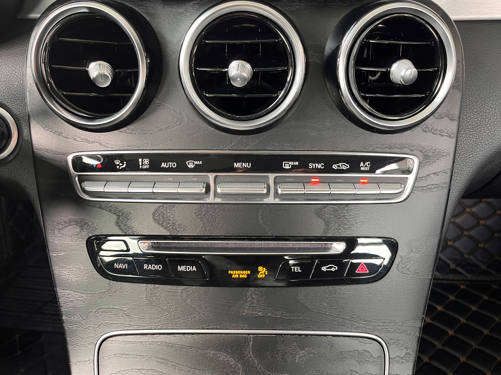 Fahrzeugabbildung Mercedes-Benz C 200 9G-TRONIC AMG Line NAVI LED