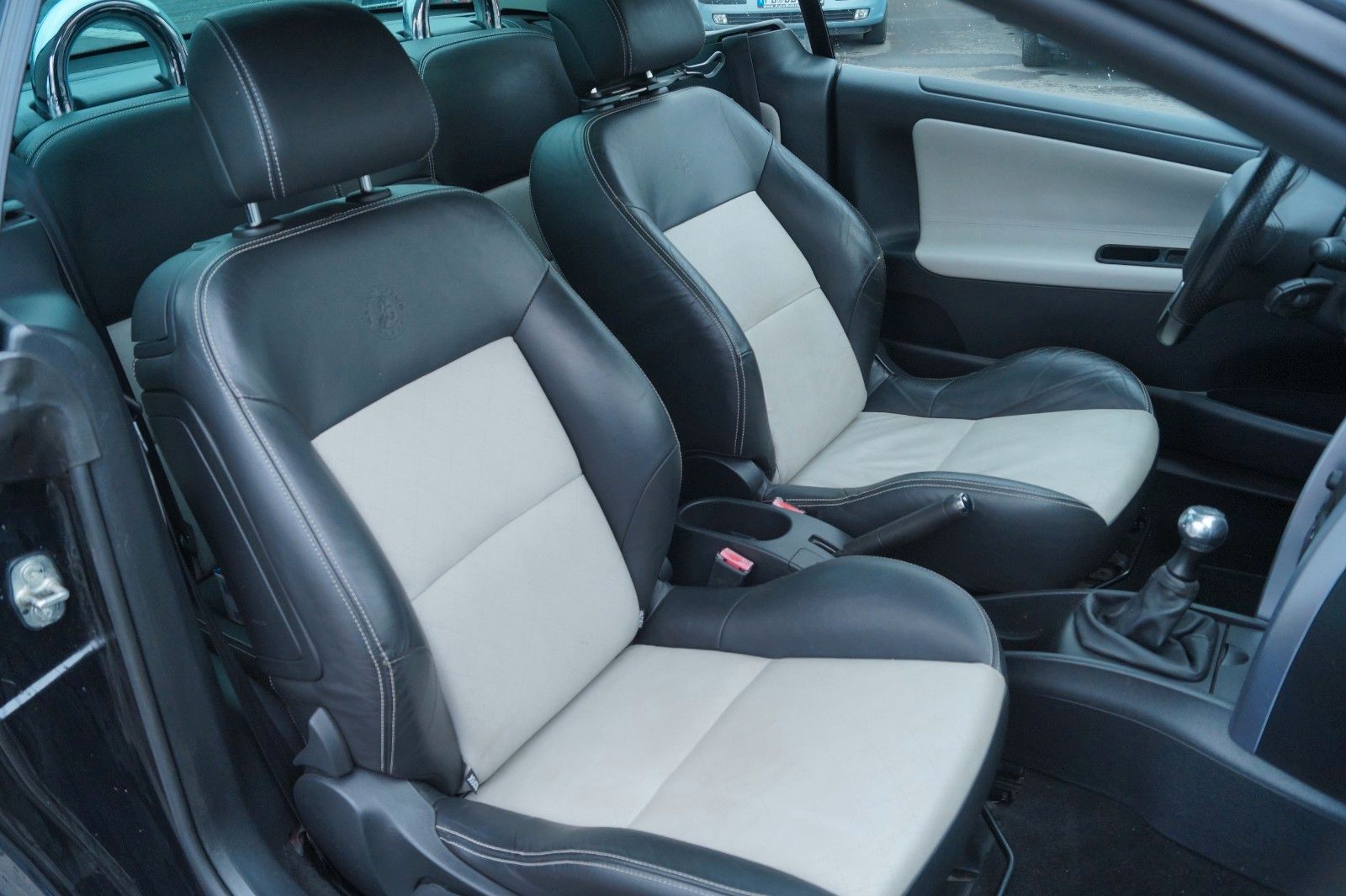 Fahrzeugabbildung Peugeot 207 CC Cabrio-Coupe Roland Garros