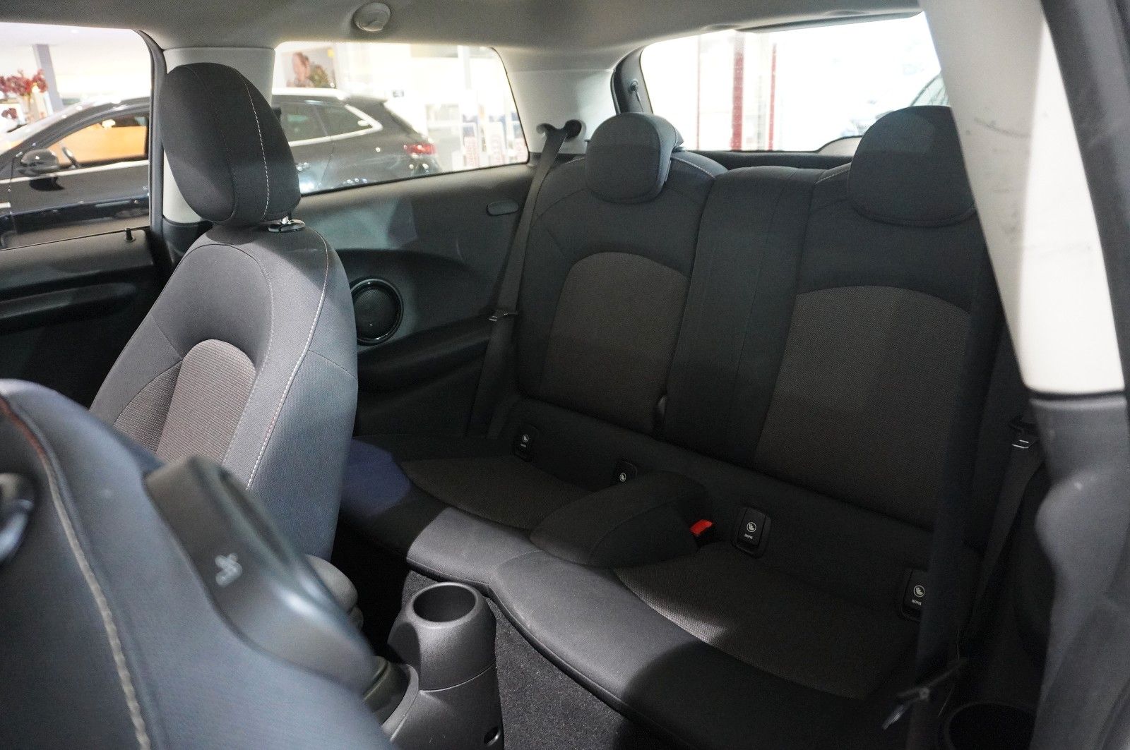 Fahrzeugabbildung MINI COOPER 1.5 3-TÜR PANO./SHZ/KLIMA/BT