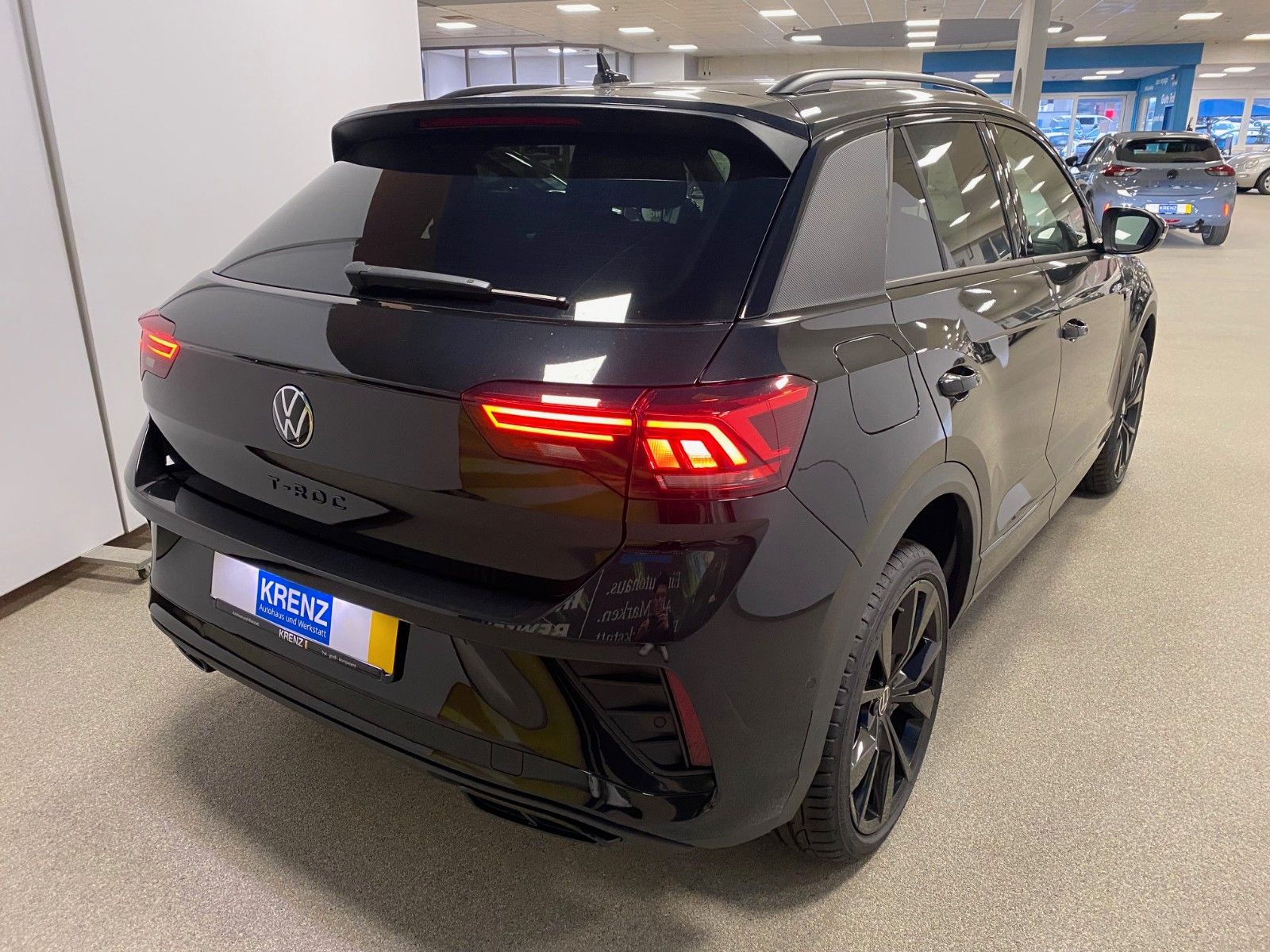 Fahrzeugabbildung Volkswagen T-Roc 1.5 TSI DSG R-Line+ACC+AHK+19"+KAMERA+LED+