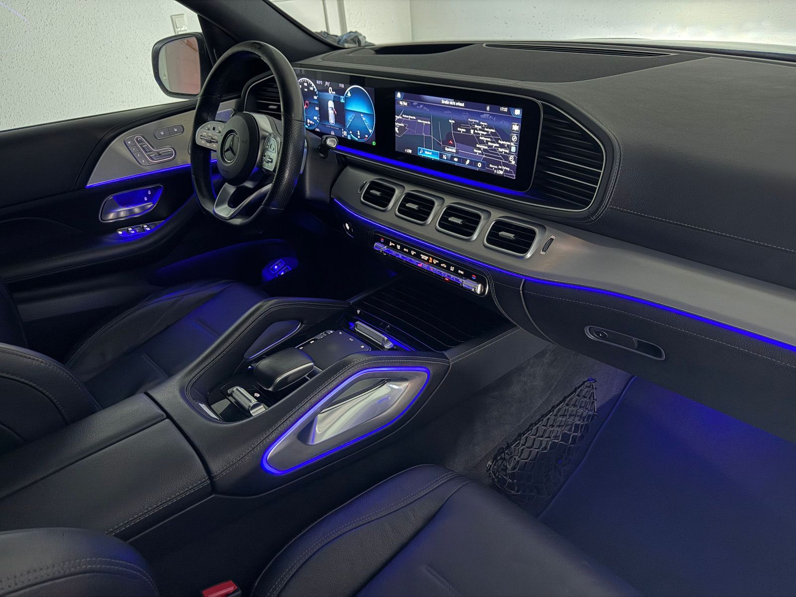 Fahrzeugabbildung Mercedes-Benz GLE 300 d 4MATIC AMG-LINE/PANO/BURMESTER/7-SITZ