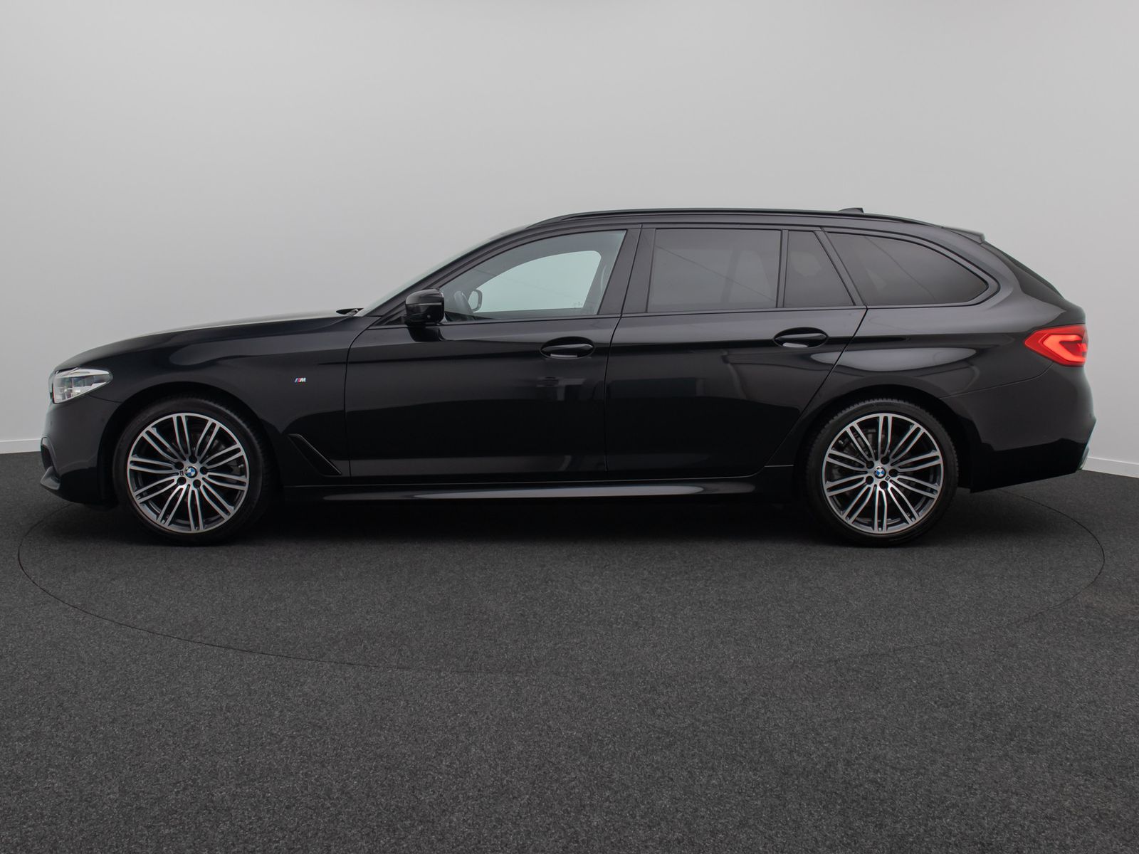 Fahrzeugabbildung BMW 520d xD M Sport Individual 360&deg;HUD HiFi Panorama