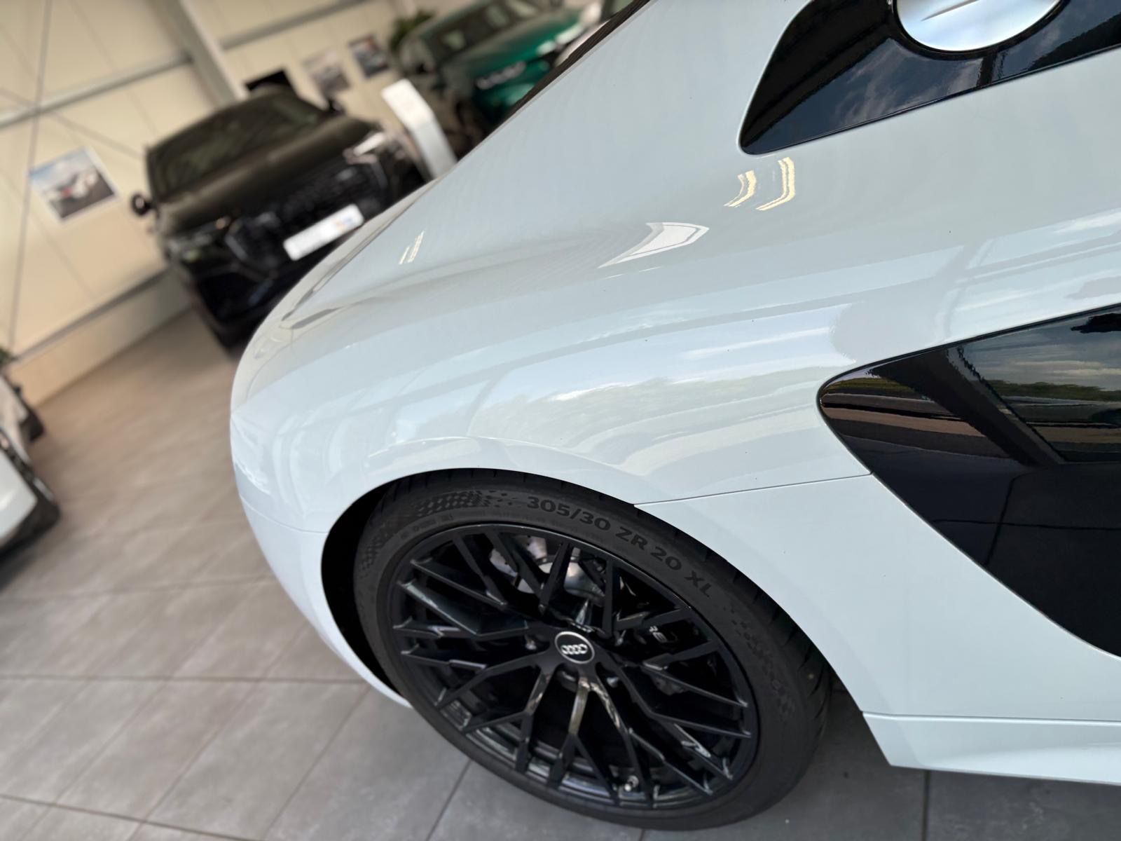 Fahrzeugabbildung Audi R8 Coupe 5.2 FSI quattro/erst 19800 km