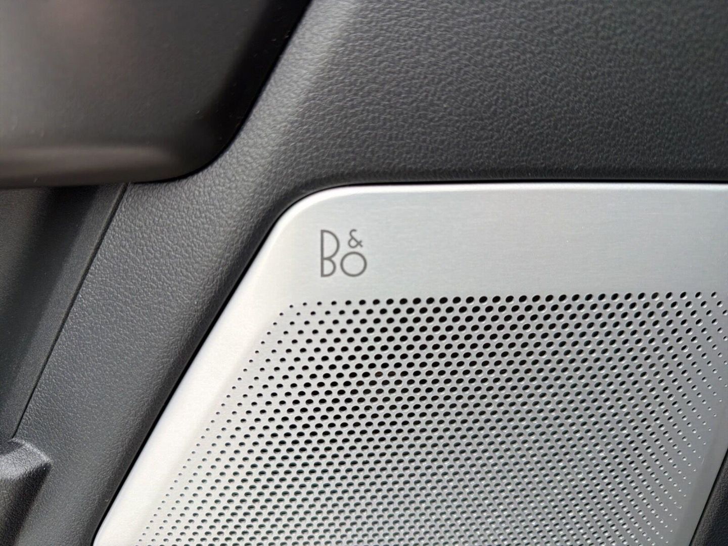 Fahrzeugabbildung Ford F 150 Lariat Black MY25 5,0-V8 4x4 SuperCrew-Vol