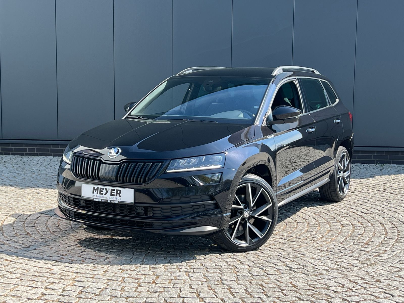 Fahrzeugabbildung SKODA Karoq Sportline 2.0 TDI DSG 4x4 "AHK, Matrix-LED