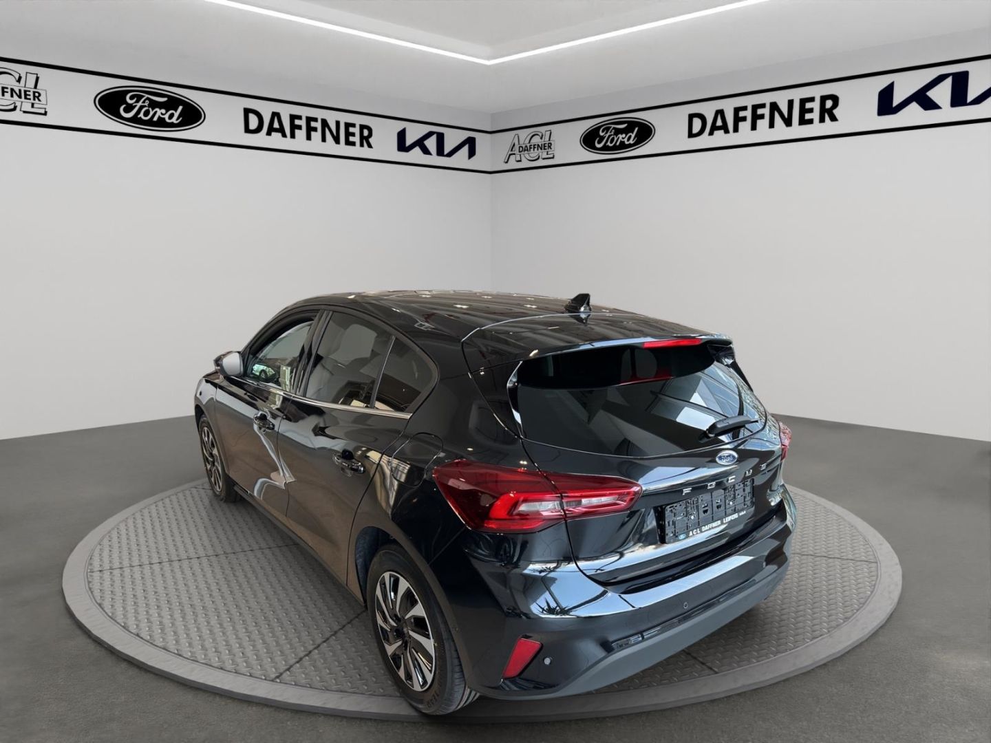 Fahrzeugabbildung Ford Focus Titanium MHEV VerkehrszeichERK PANO Kamera