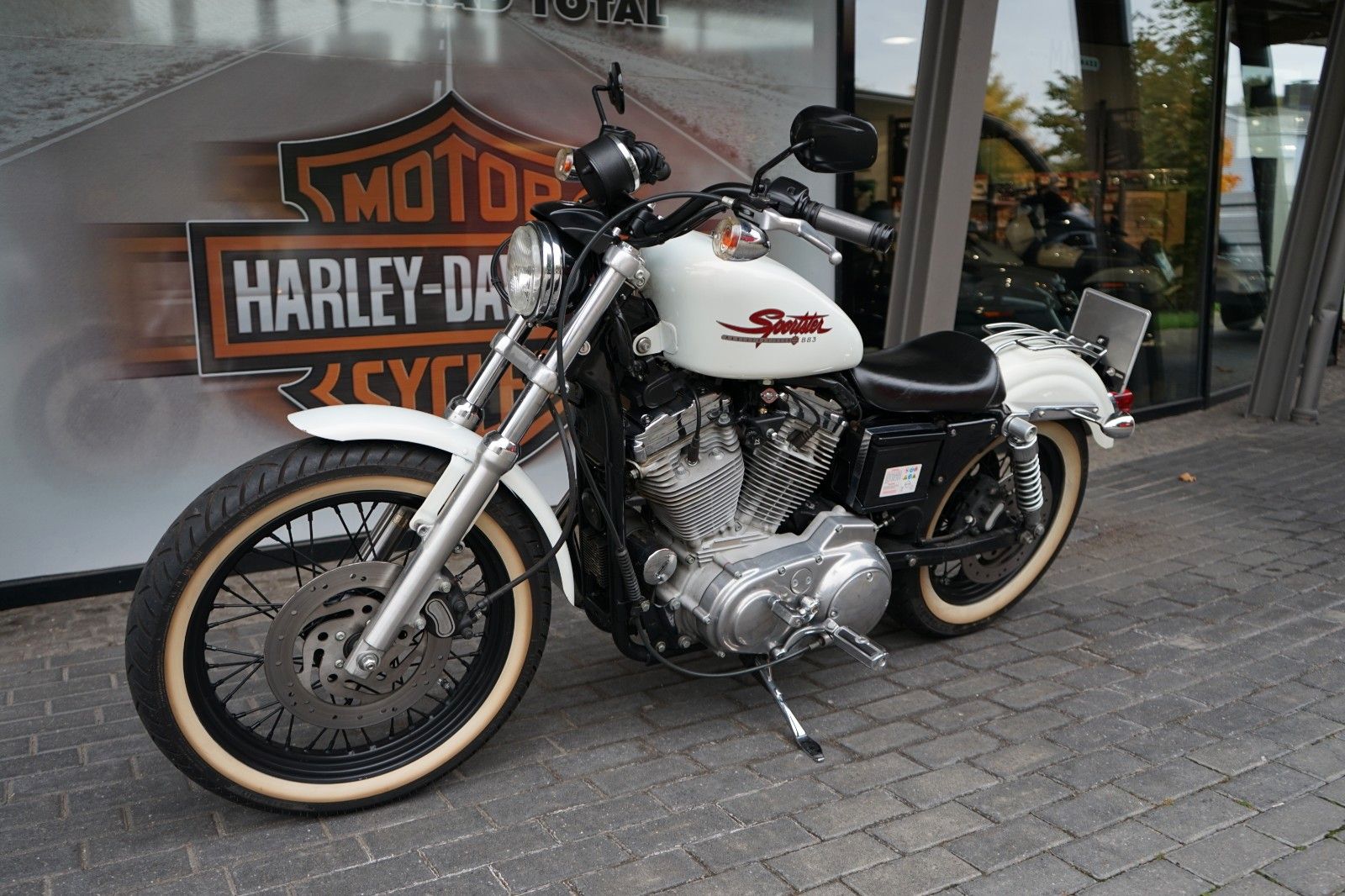 Fahrzeugabbildung Harley-Davidson Sportster XLH 883 Hugger-Weiß-Wenig KM-Neuwertig