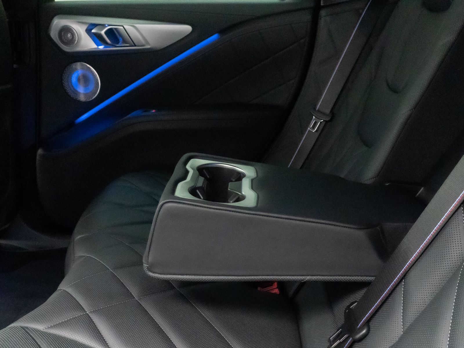 Fahrzeugabbildung BMW XM B&W Massage 360&deg; HUD SoftClose Individual 23"
