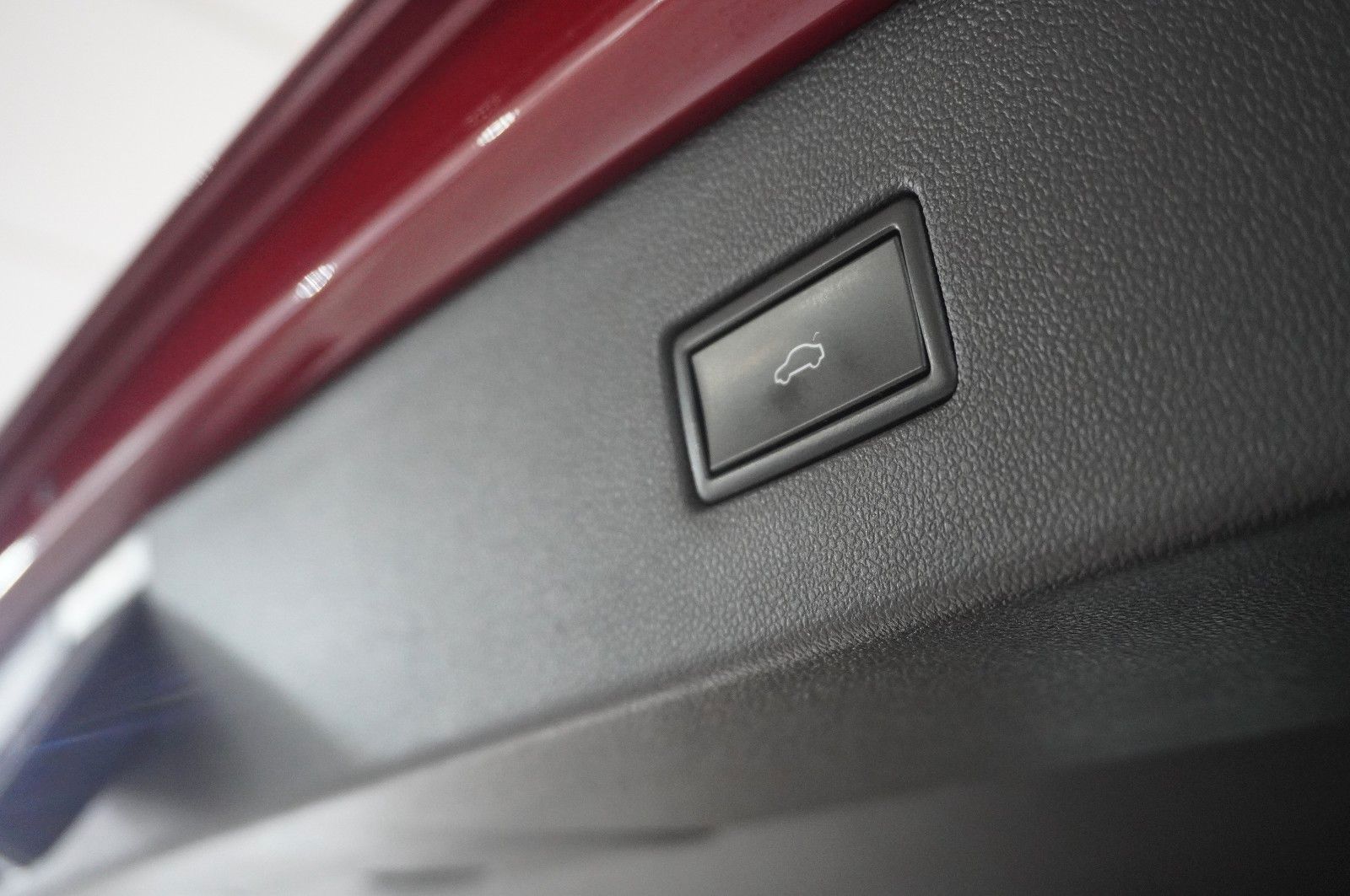 Fahrzeugabbildung Volkswagen Tiguan Allspace 2.0D 4M R-LINE 7-SITZER NAVI/AHK