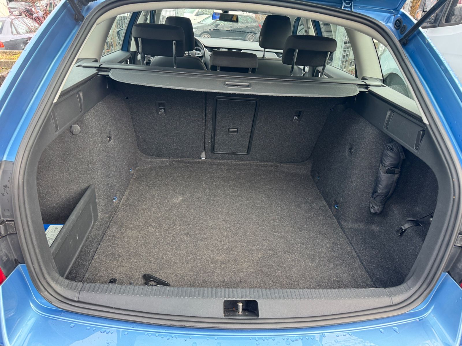 Fahrzeugabbildung SKODA Octavia Combi Ambition DSG+Navi+Alu