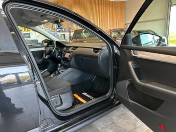 Skoda Octavia *2-ZONEN*SZHZ*NAVI*TEMPO*PDC*