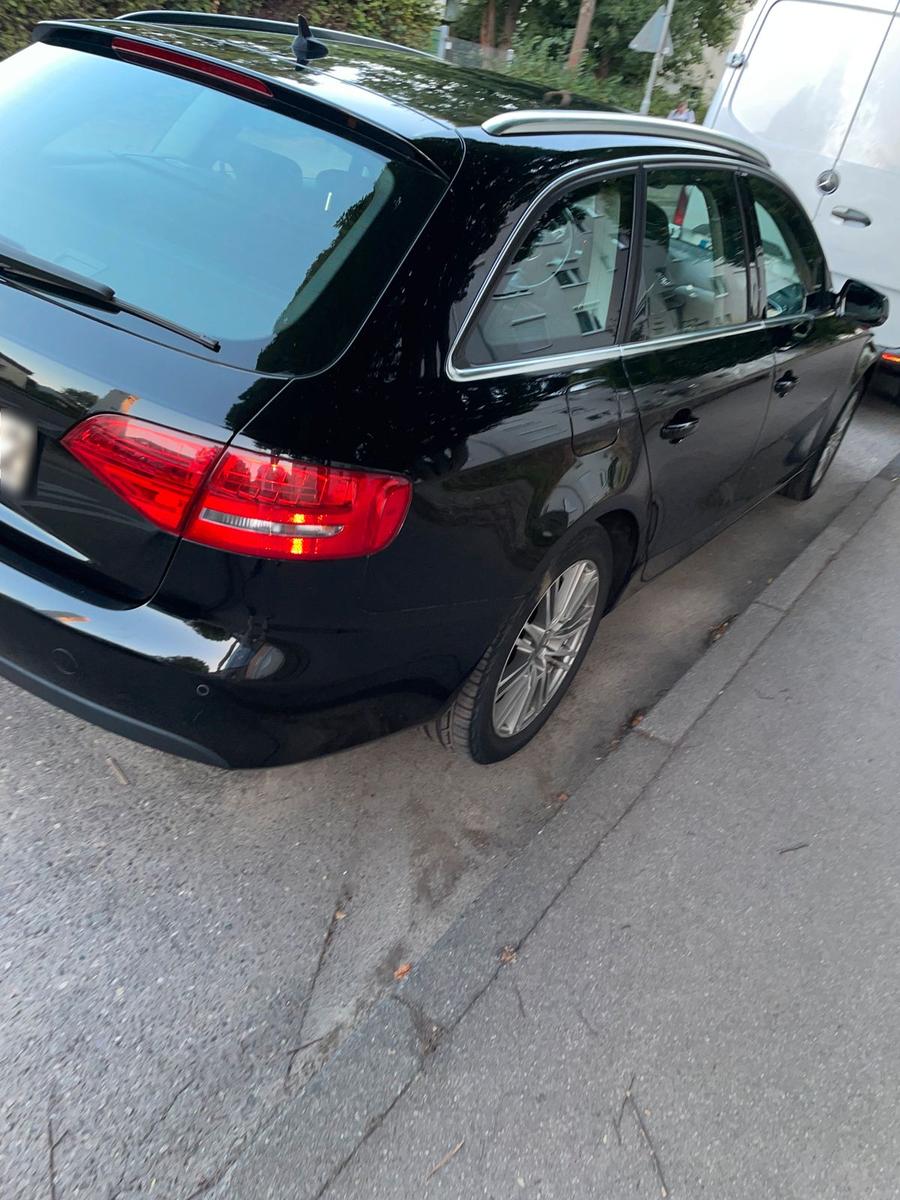 Audi A4 2009 — photo 12