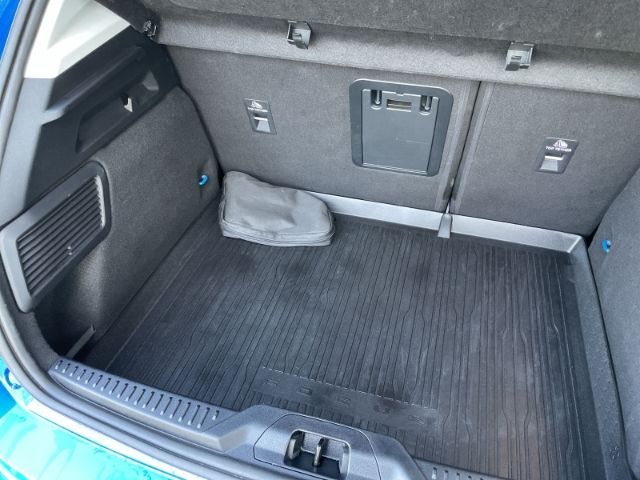 Fahrzeugabbildung Ford Focus 1.5 EcoBlue Lim. Titanium X Autom. AHK, Na