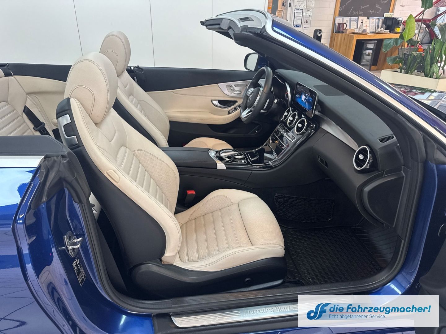 Fahrzeugabbildung Mercedes-Benz C 200 Cabrio 4Matic Sportpaket AMG LED Leder Mem