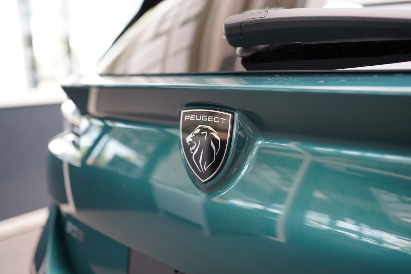 Fahrzeugabbildung Peugeot 308 SW Plug In Hybrid 180 Allure Automatik Navi