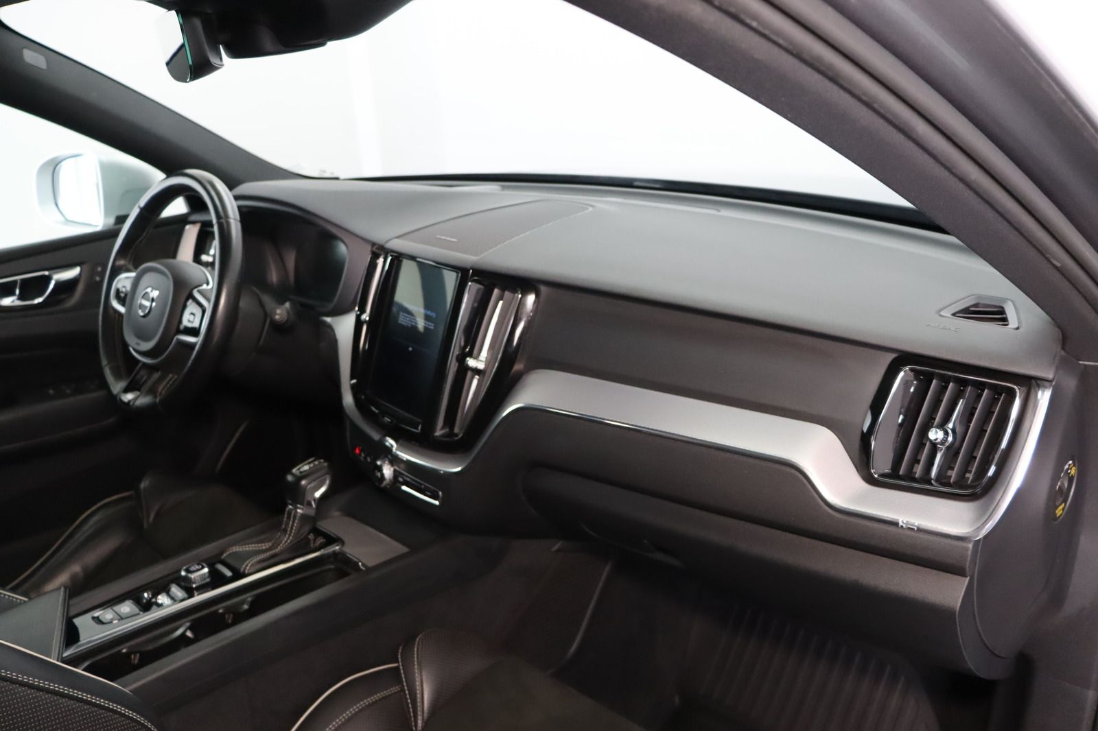 Fahrzeugabbildung Volvo XC60 D4 AWD R - Design aus 1. Hand