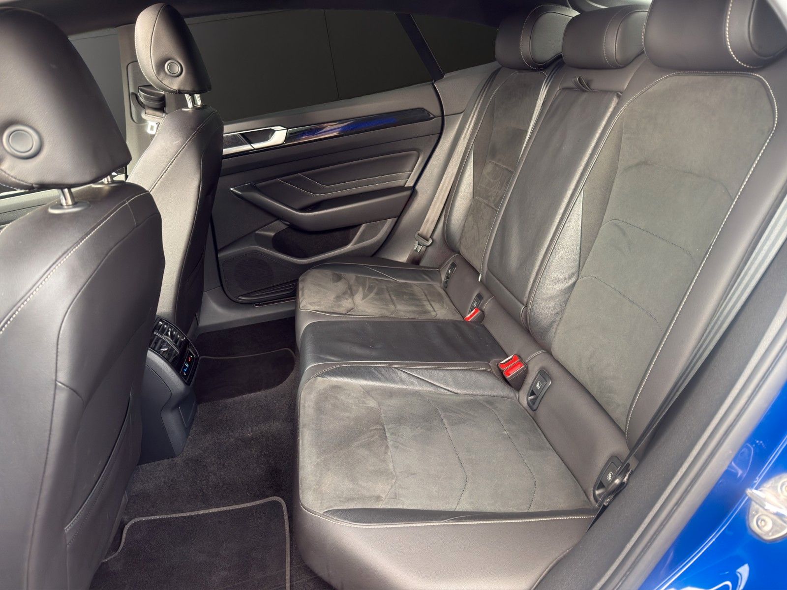 Fahrzeugabbildung Volkswagen Arteon R-Line *Pano*Kamera*Ambiente*ACC*Carplay