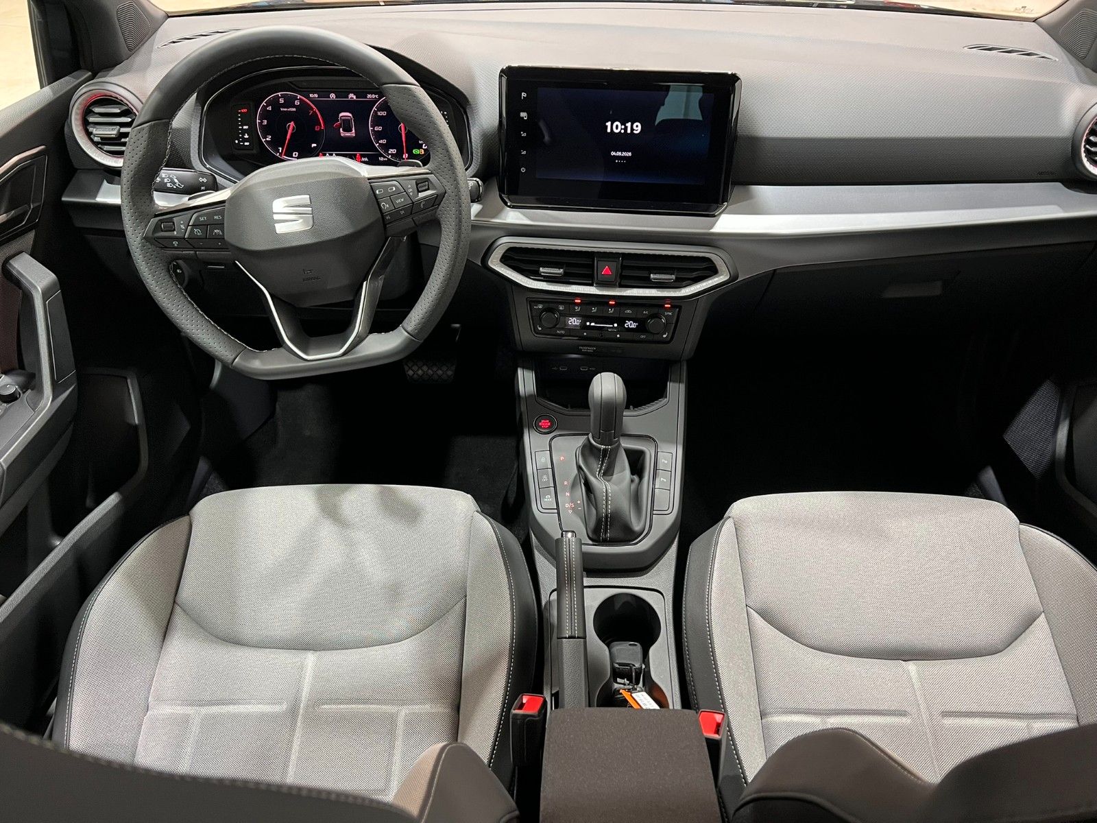 Fahrzeugabbildung SEAT Arona 1.5 TSI 110kW FR DSG