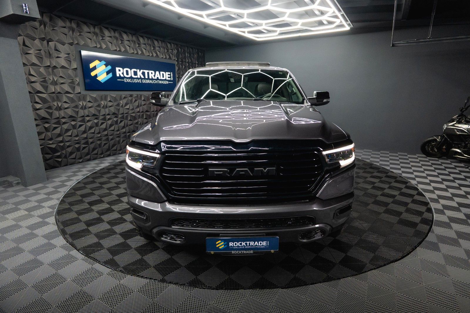 Fahrzeugabbildung Dodge RAM 5.7 V8 HEMI 4x4 Limited Longbed Airmatic 19%