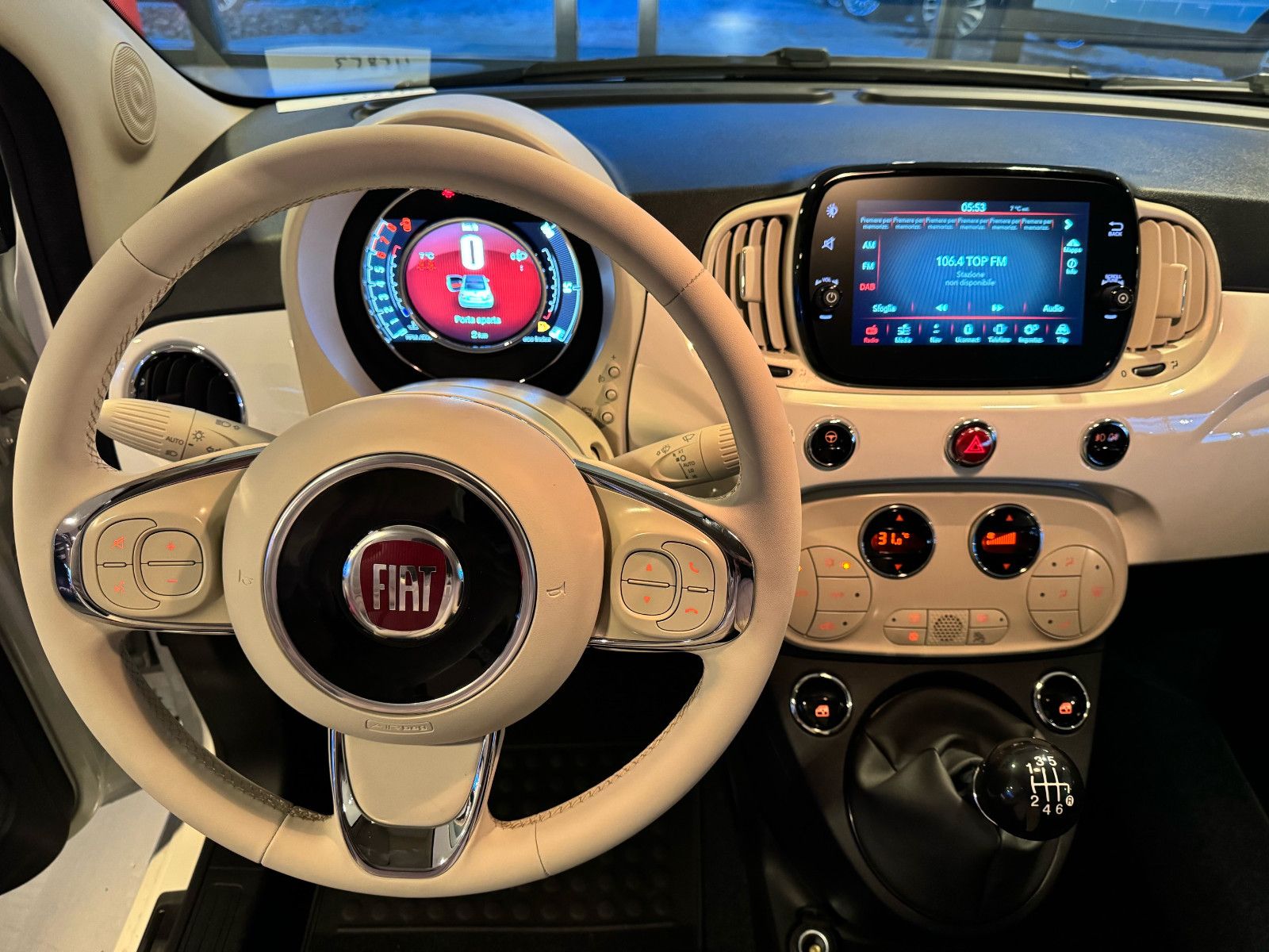 Fahrzeugabbildung Fiat 500C Dolcevita Cabrio, Tempomat, Carplay, USB,