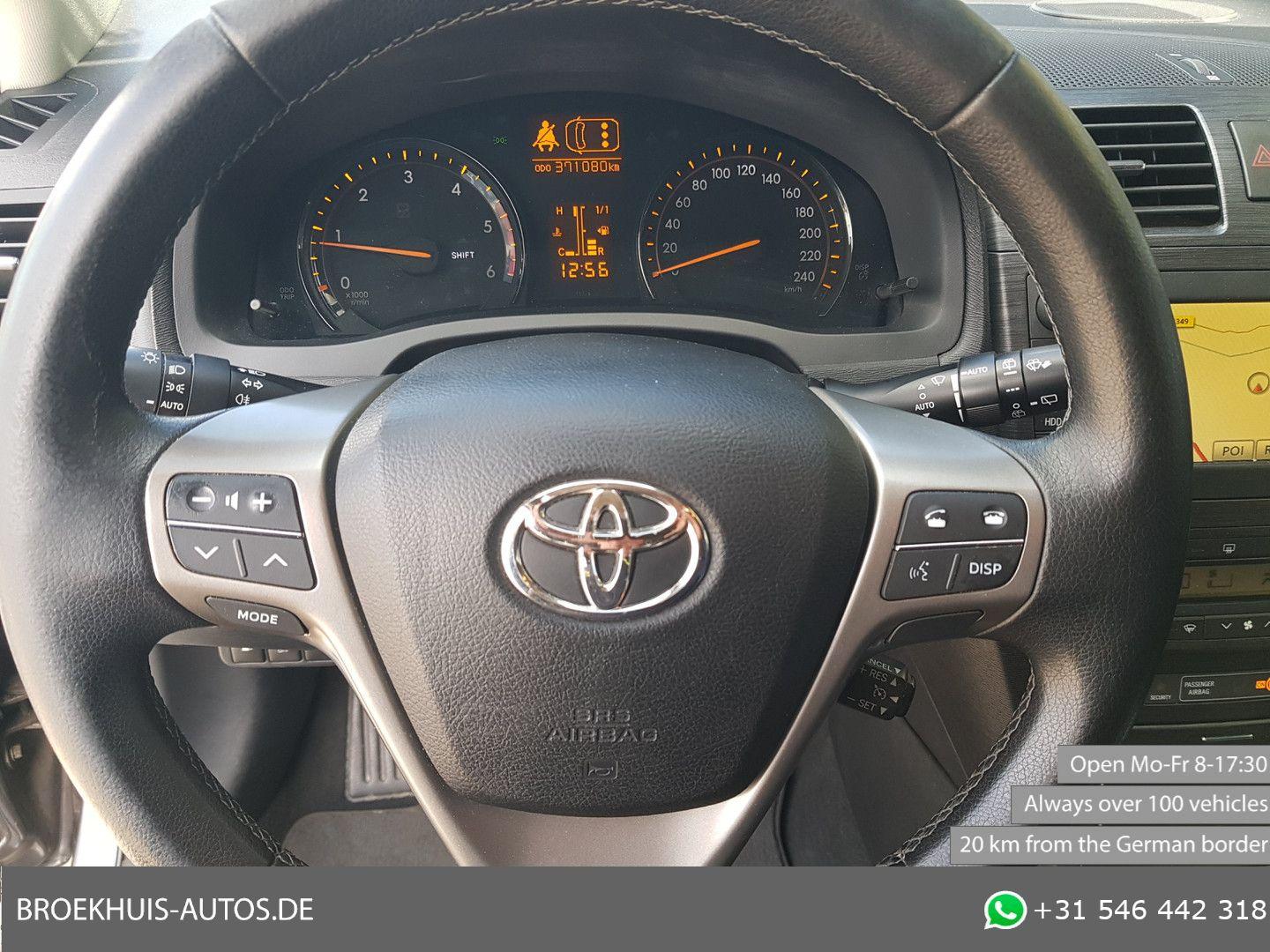Toyota Avensis 2011 — photo 14
