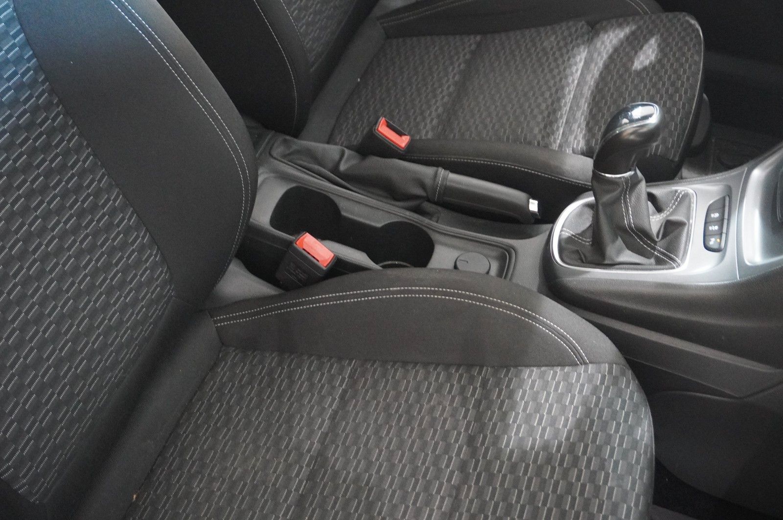Fahrzeugabbildung Opel Astra K ST 1.0 BUSINESS NAVI/LED/SHZ/TEMP./SPORT
