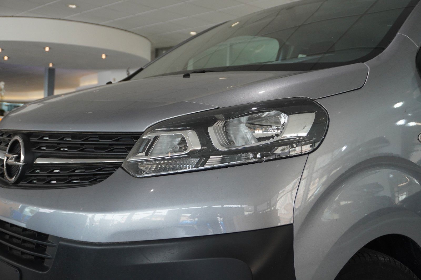 Fahrzeugabbildung Opel Vivaro C Kombi 2.0D "L" 9-SITZER NAVI/TEMP./DAB+